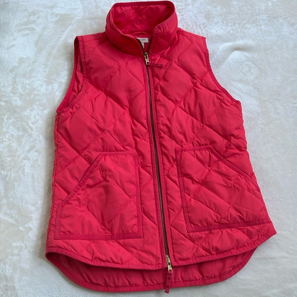 JCrew tomato red light puffer vest. Size XS  with patch pockets
